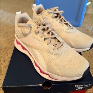 Reebok ZIG Illusion Energy Women’s running shoes size 8.5 New inbox never worn